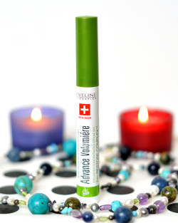 Uroda 40 plus - Eveline - odżywka do rzęs Advance Volumiere