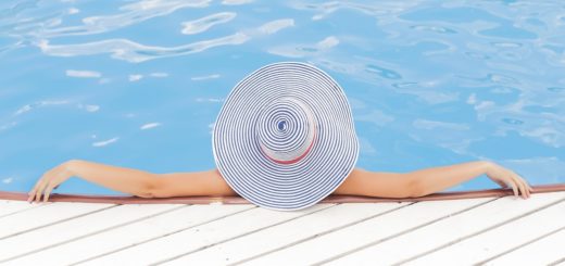 Odpoczynek od retinoidów, czyli pielęgnacja skóry dojrzałej latem - Uroda 40 plus